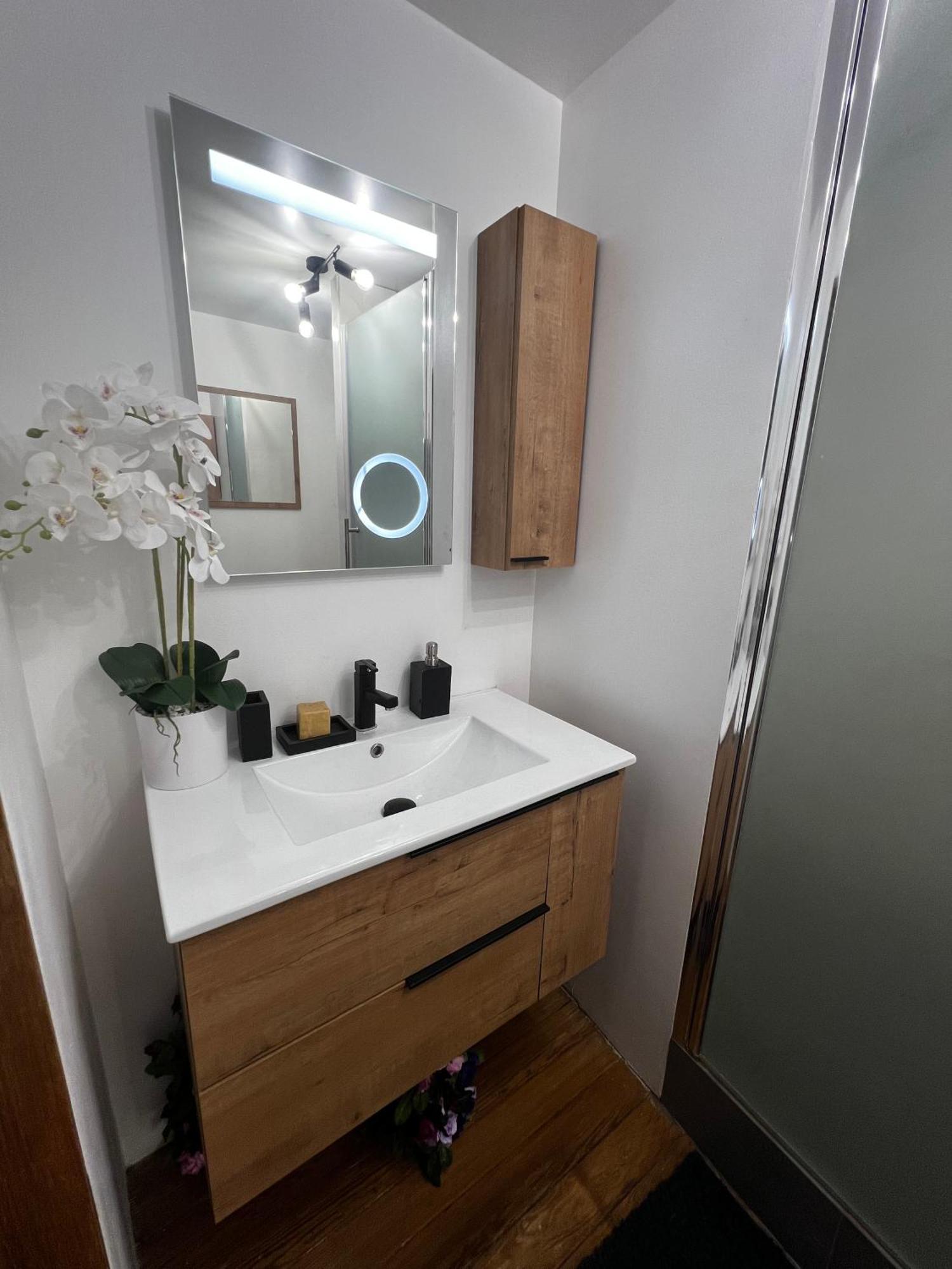 Moderne Et Chaleureux Appartement